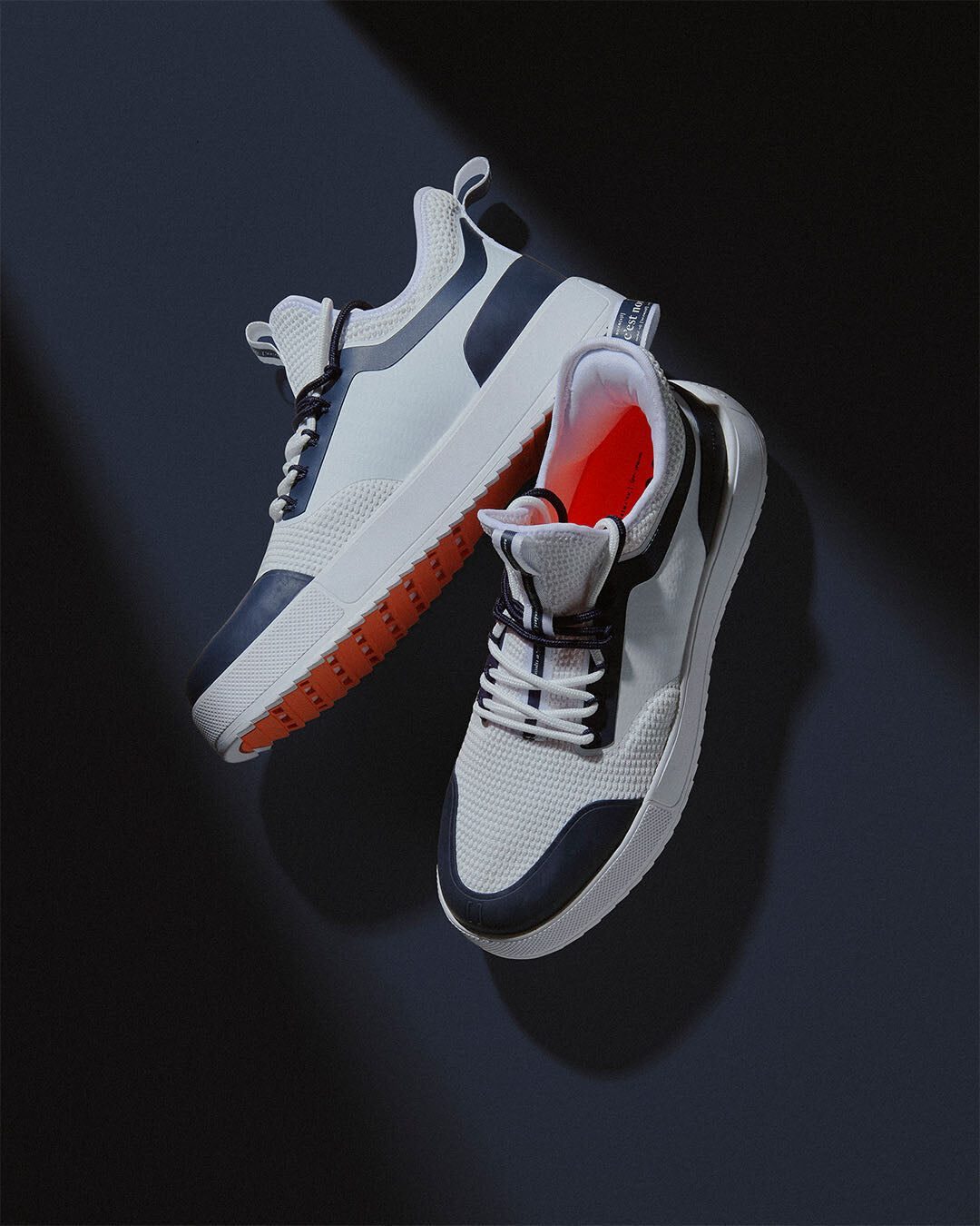 WHITE / NAVY · FLOATING
