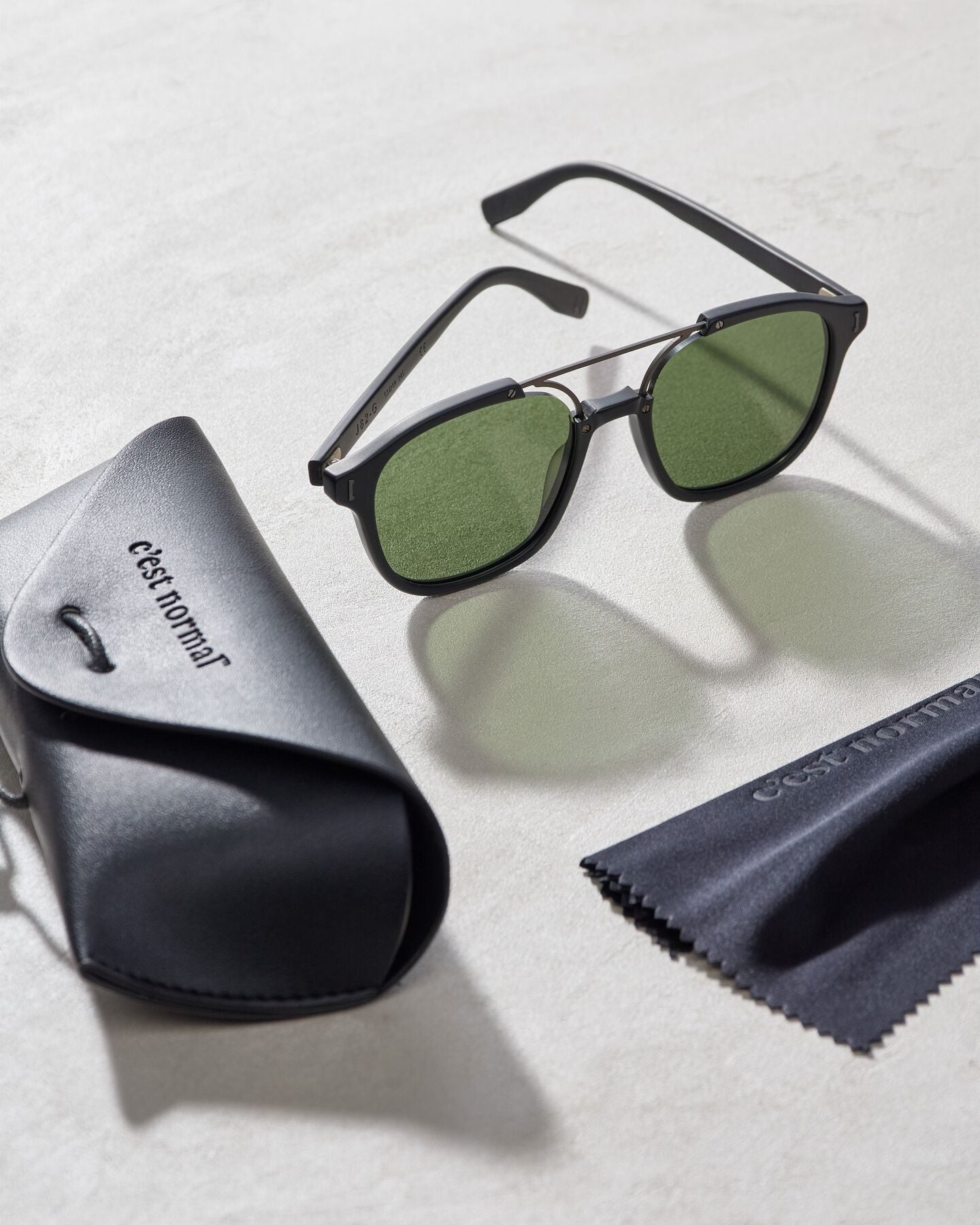 J82 · CASE + CLOTH FLAT